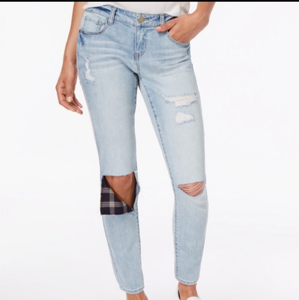 Dollhouse NWT Charley Distressed Denim Jeans